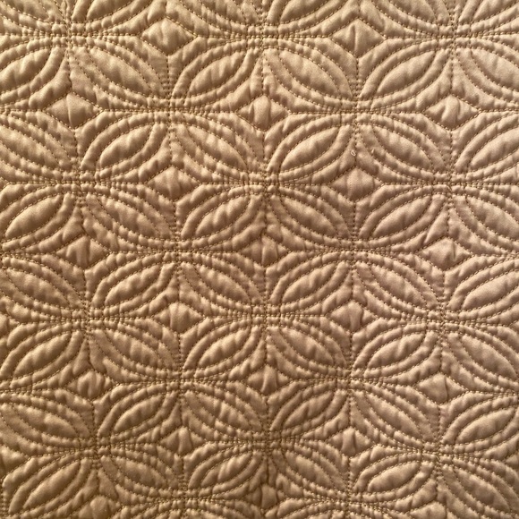 EUC KING SIZE PILLOW SHAMS WITH A ROSE COLOUR. QUILTED STITCHING - Picture 3 of 11